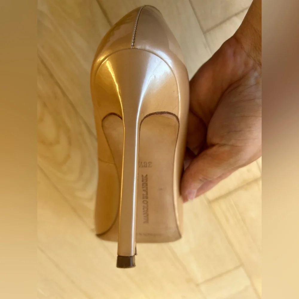 Manolo Blahnik Nude BB 105 Patent Leather Pointed Toe Pumps Size 8 1/2 (38.5 EU)